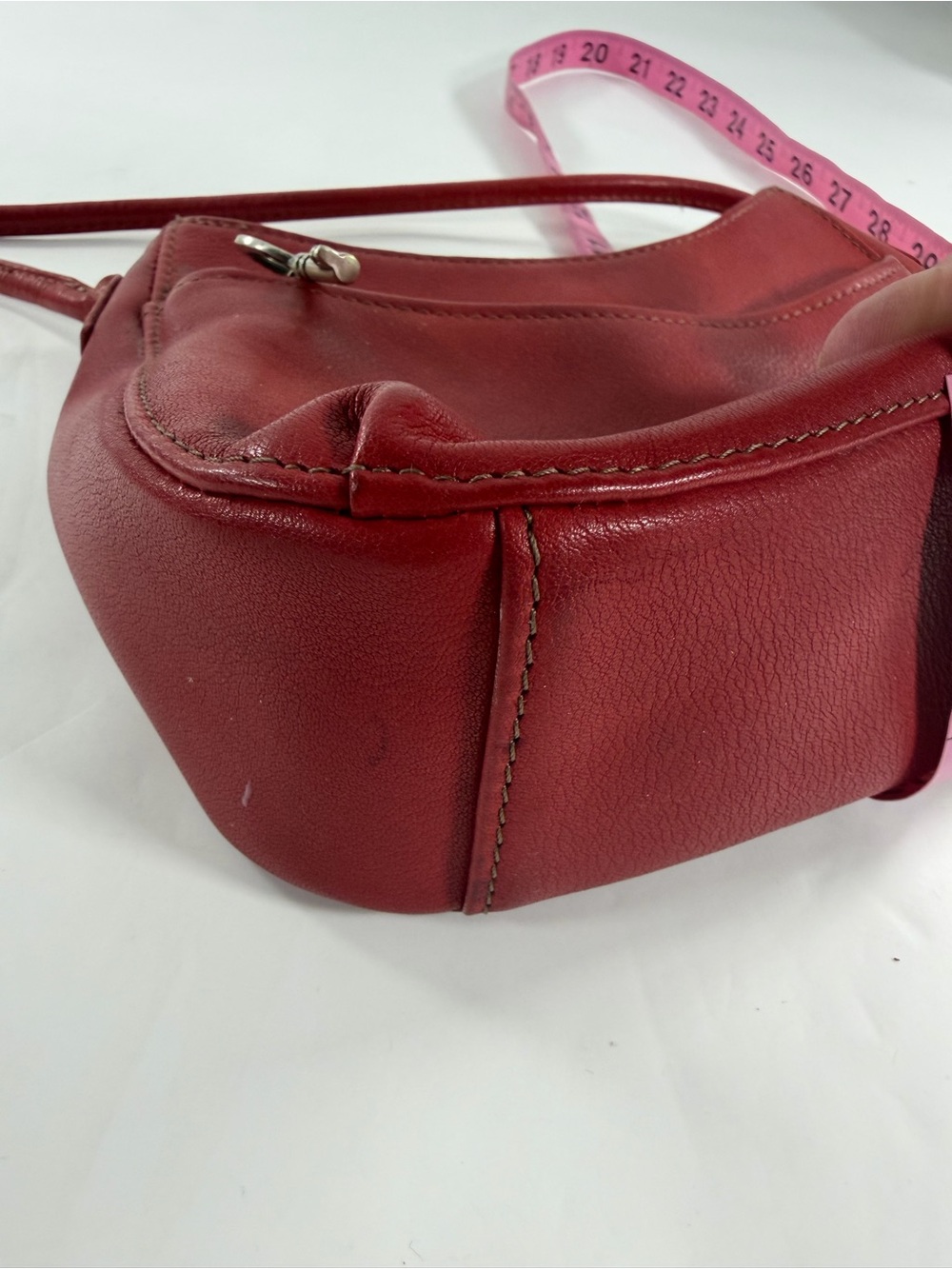 Vintage Y2K Fossil Red Leather Shoulder Bag Key Charm Small Crossbody Purse - Picture 3 of 9